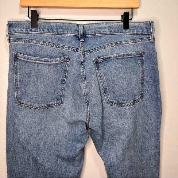 Old Navy Mid-Rise Cut-Off Boyfriend Straight Jeans Size 12 - Picture 8 of 12
